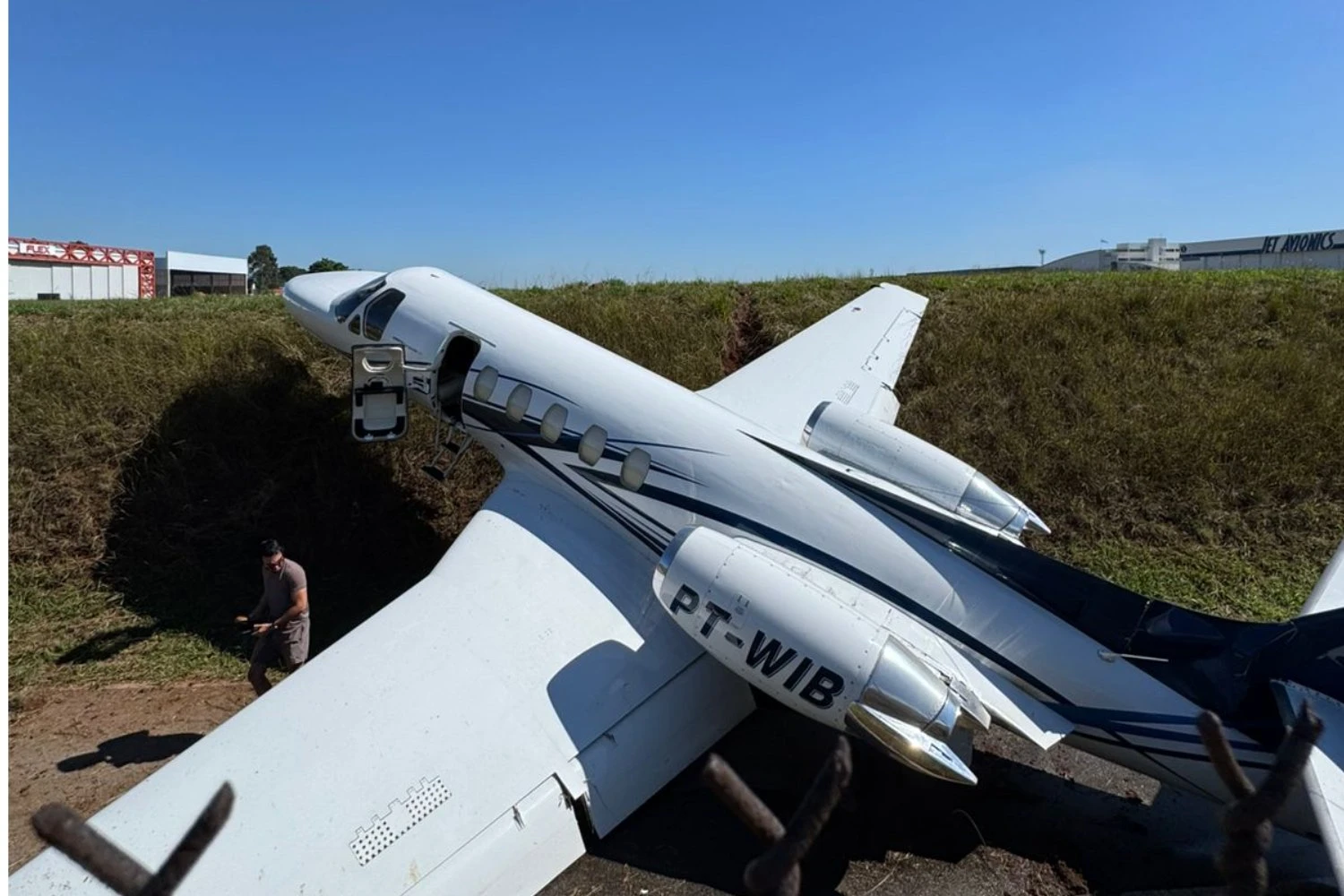 Aeronave PT-WIB só tinha o piloto a bordo que não se feriu (Redes sociais)