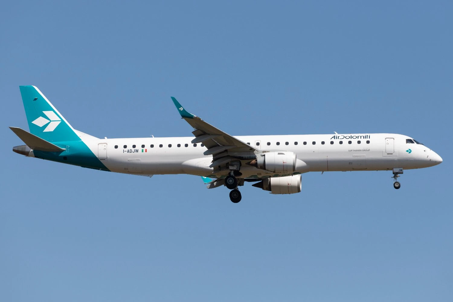 Braço italiano da Lufthansa reforça frota de jatos Embraer com mais um E195