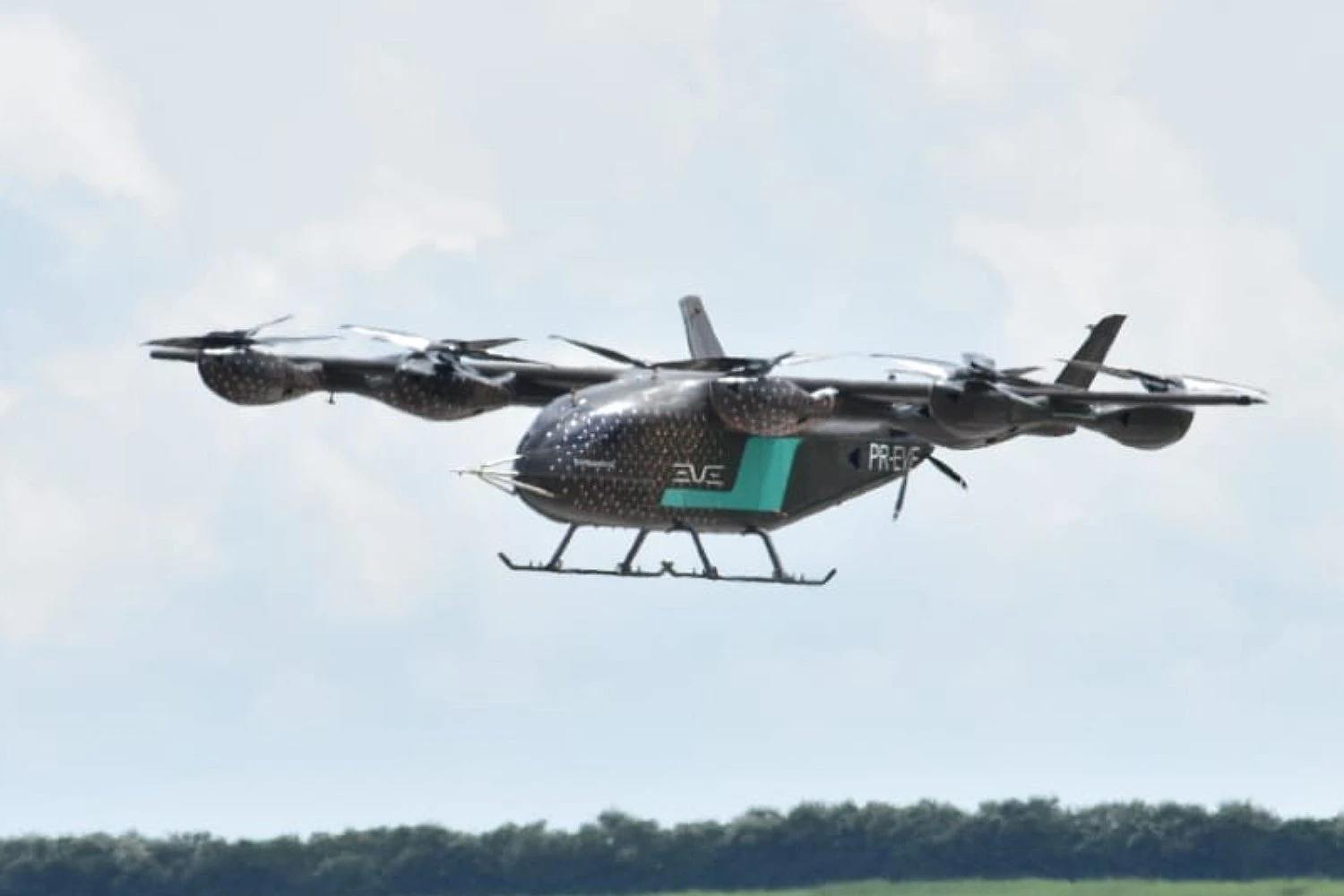 Carro voador da Embraer completou 50 voos mas permaneceu apenas 2 horas no ar