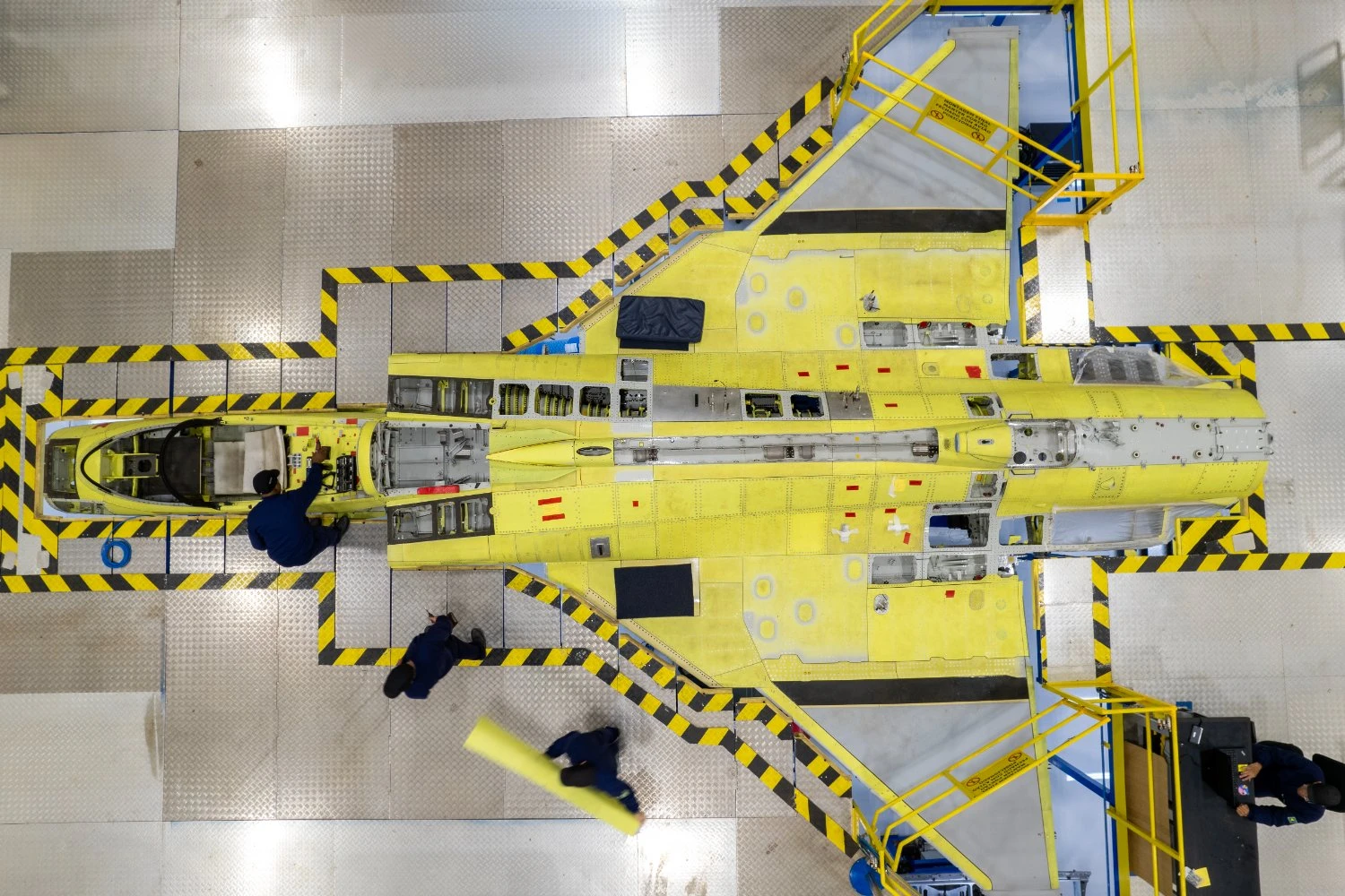 Gripen brasileiro em montagem (Saab)