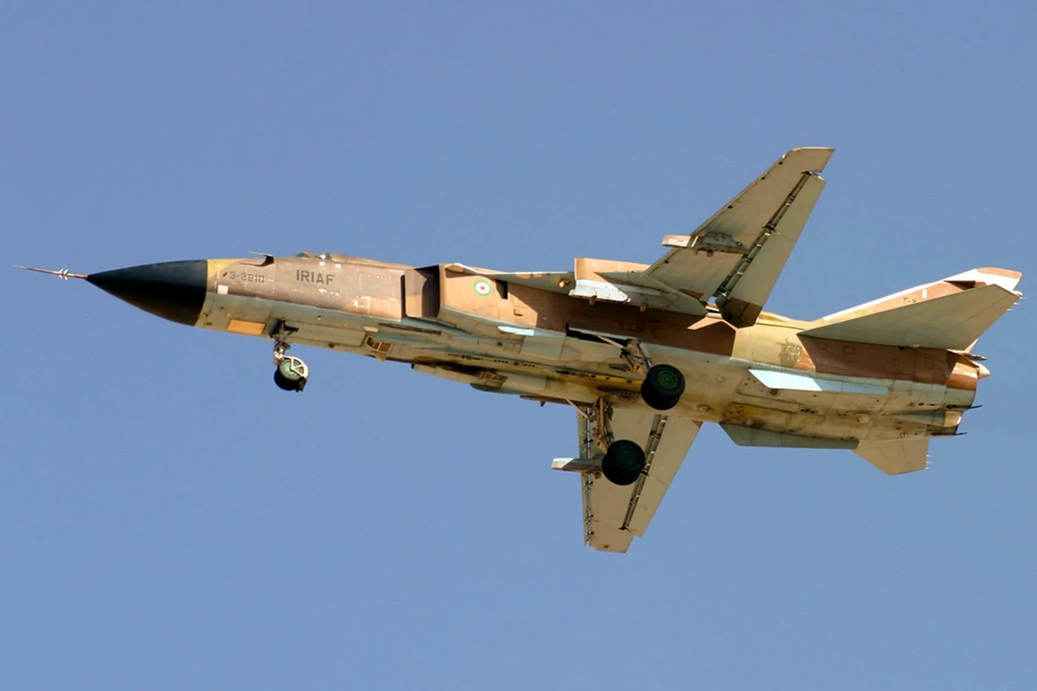 Catar abate dois supersônicos iranianos Sukhoi Su-24