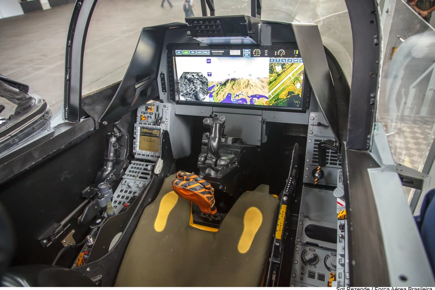 Painel do cockpit do Gripen (Saab)
