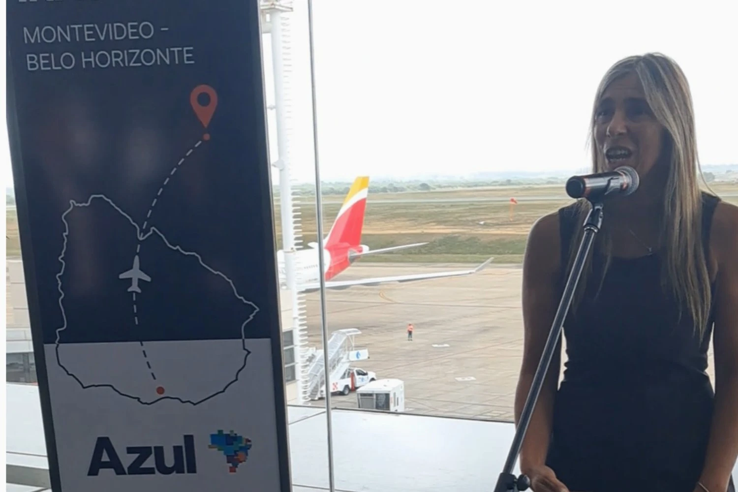 Primeiro voo da Azul entre Confins e Montevid&eacute;u (Azul Linhas A&eacute;reas)