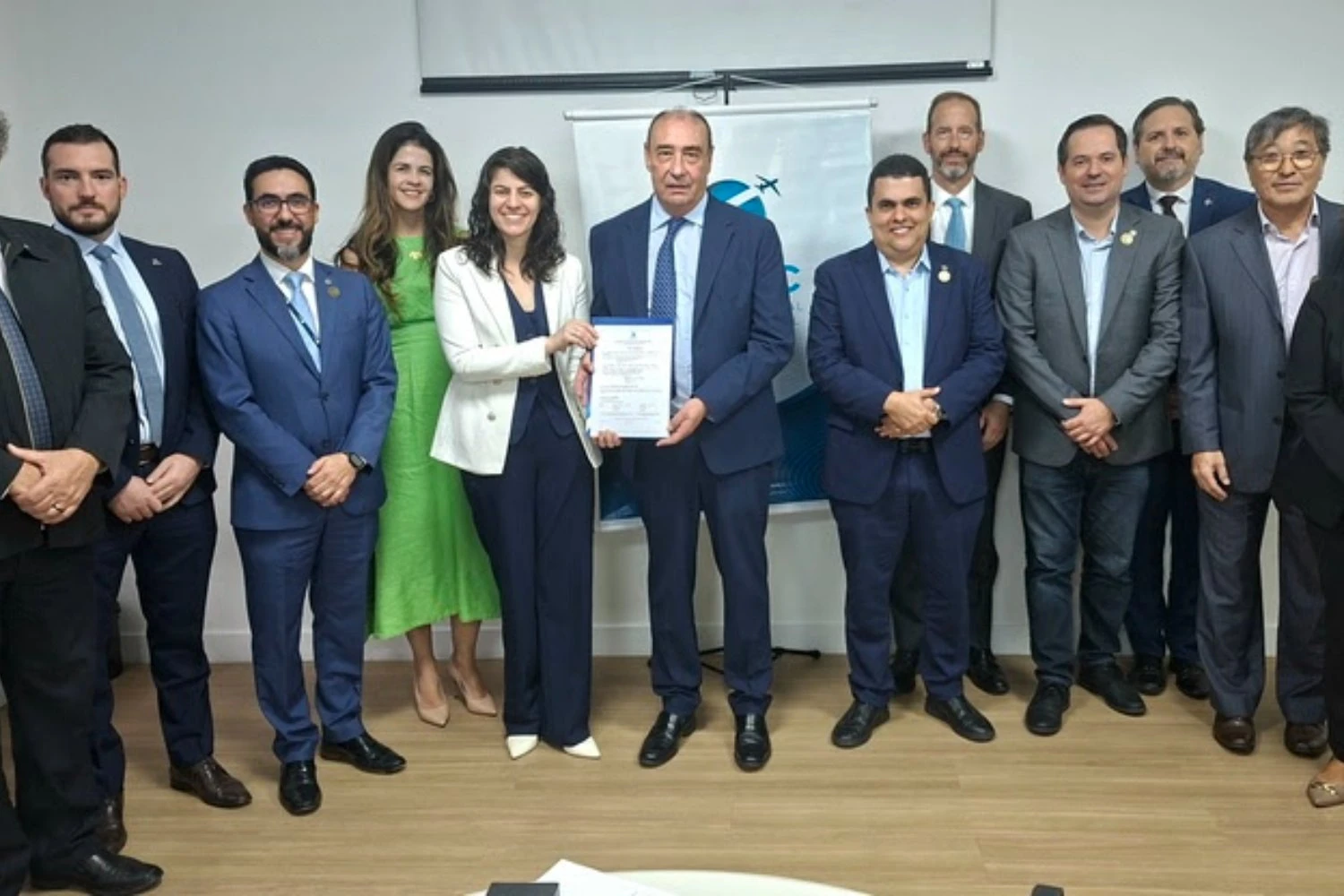 Representantes da Boeing e da ANAC (Boeing)