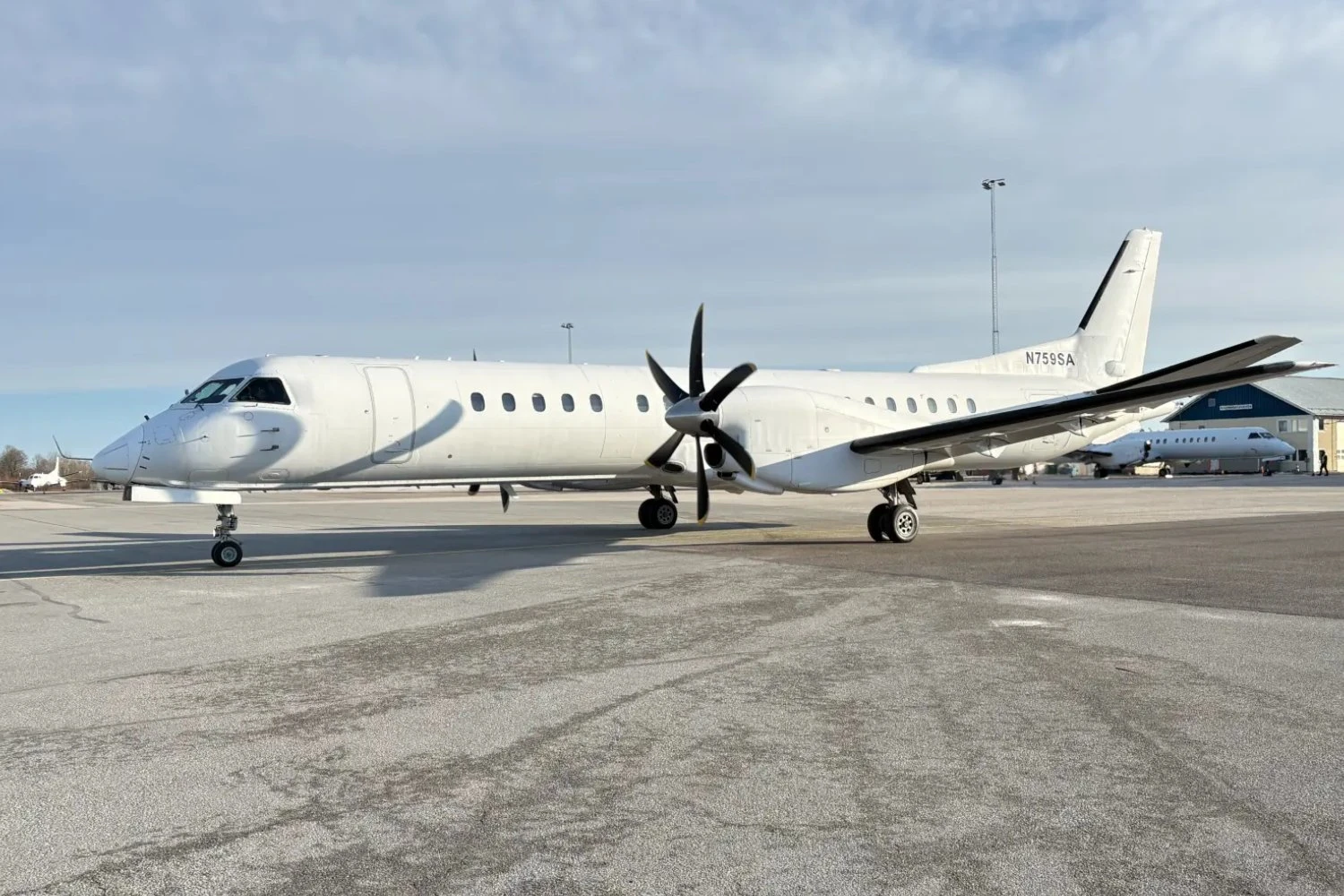 Turboélice Saab 2000 convertido para carga é certificado nos EUA