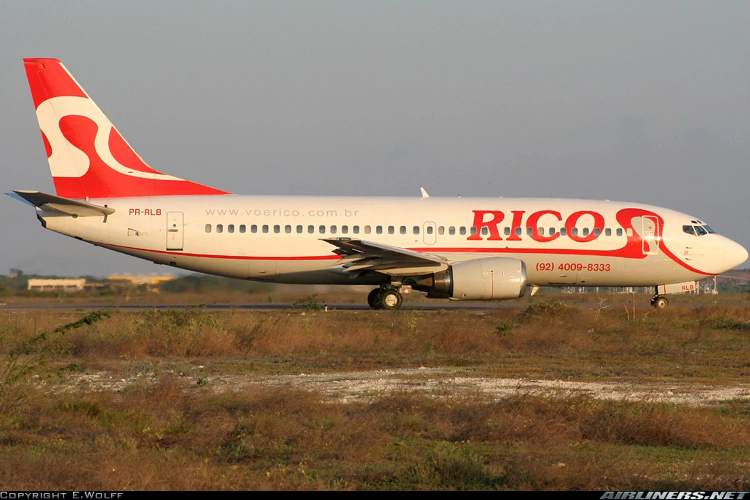 A RICO operou o PR-RLB, o único 737-300 da frota (E. Wolff).
