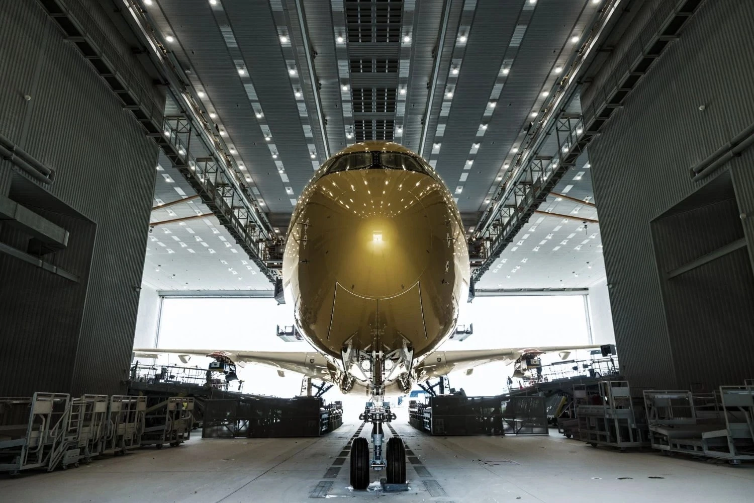 A350-1000 da STARLUX Airlines com pintura dourada (Airbus)
