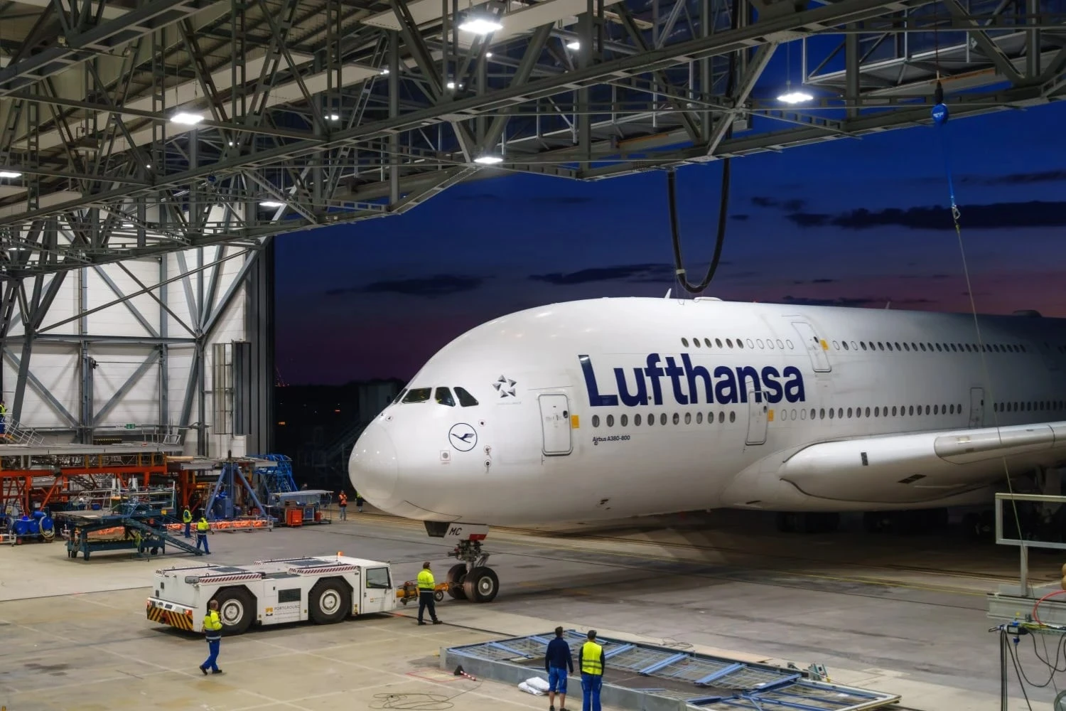 Lufthansa estreia primeiro A380 com nova classe executiva de 68 assentos