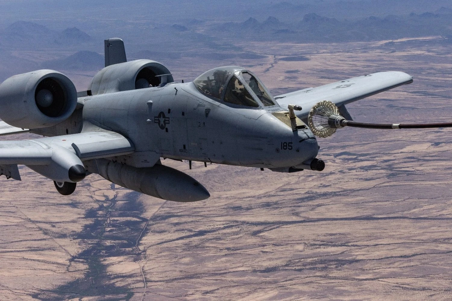 Força Aérea dos EUA adapta o avião A-10 para receber combustível por mangueira no ar