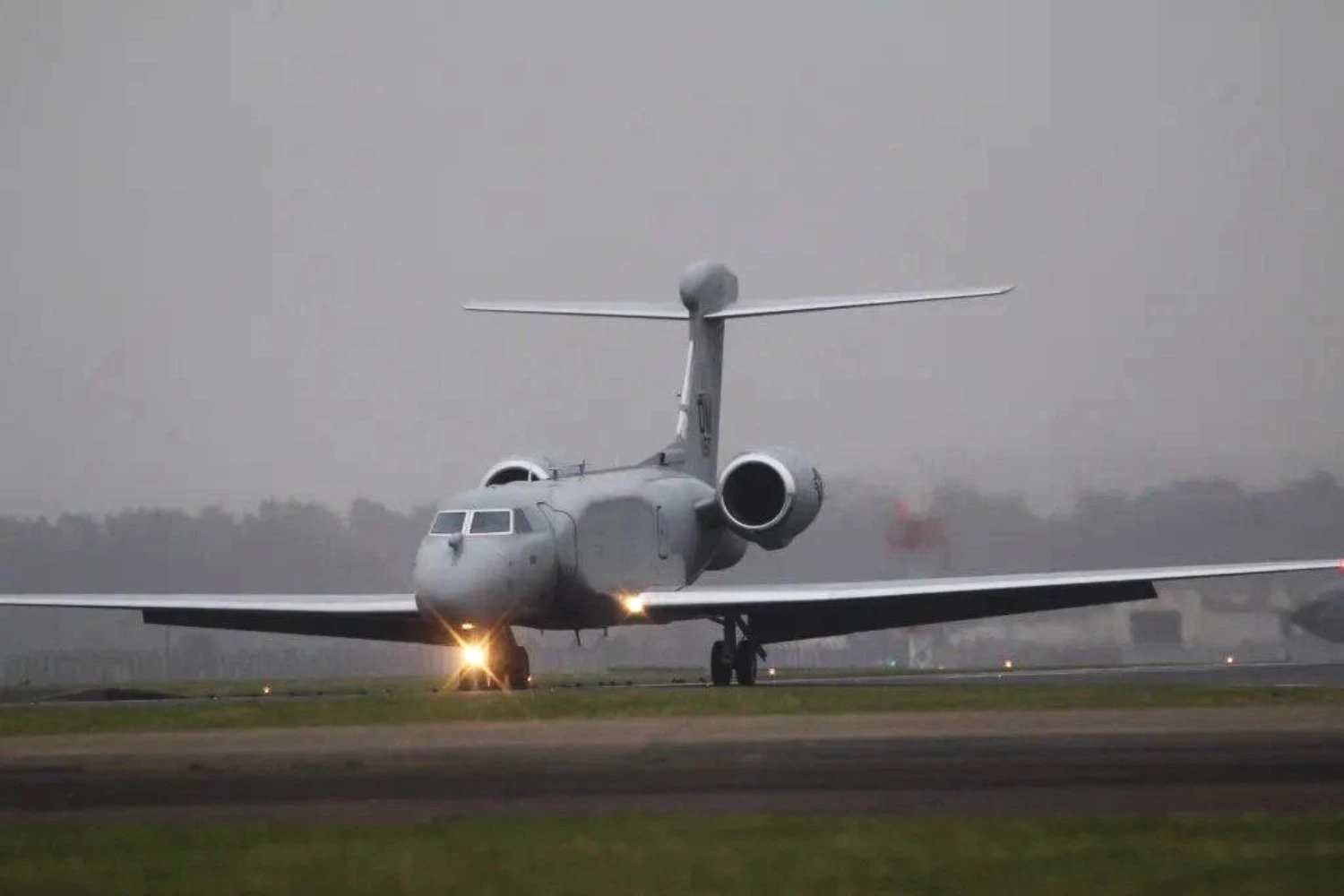Avião de guerra eletrônica EA-37B da Força Aérea dos EUA entra na guerra com Irã