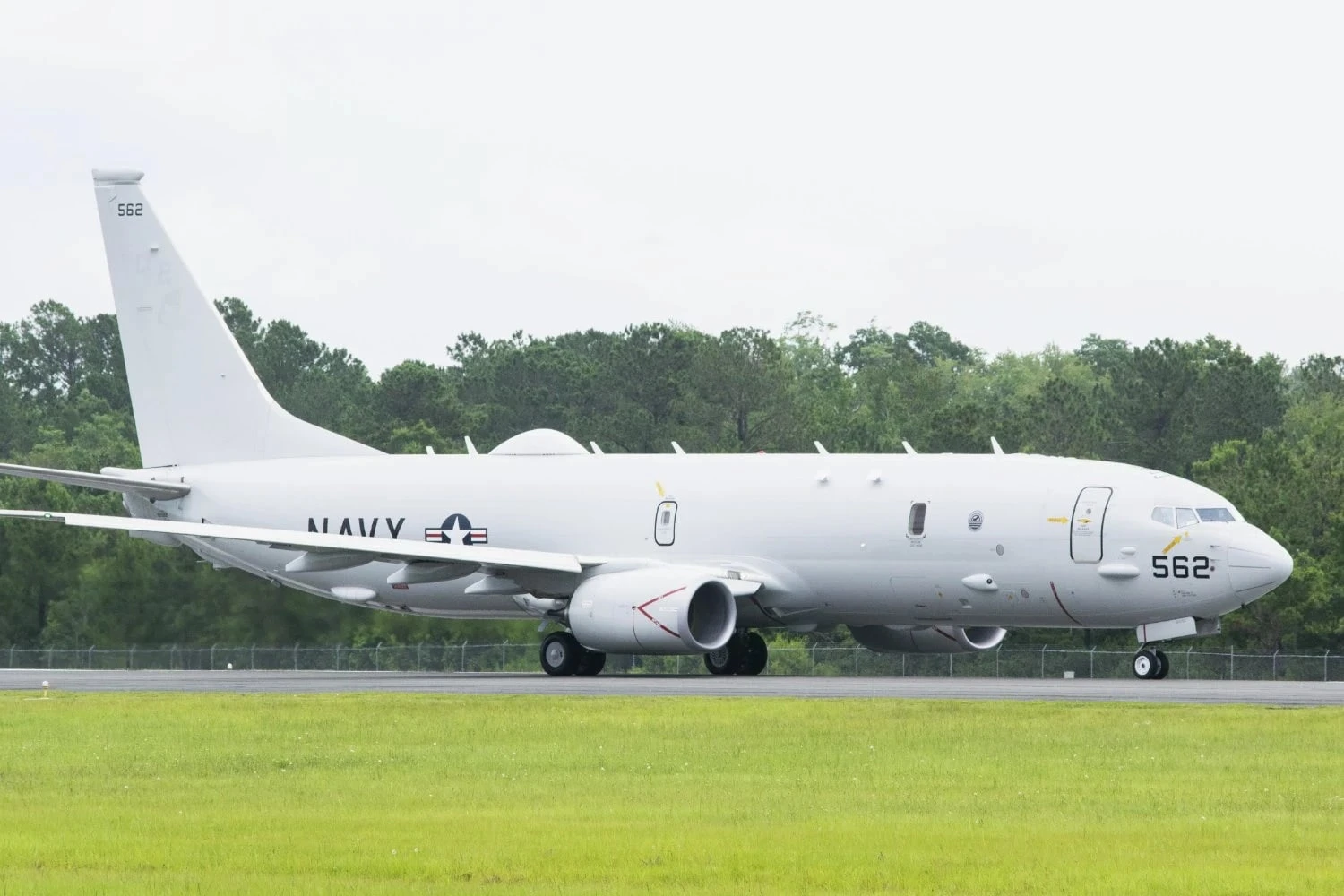 Marinha dos EUA aprova P-8 Poseidon modernizado para serviço operacional