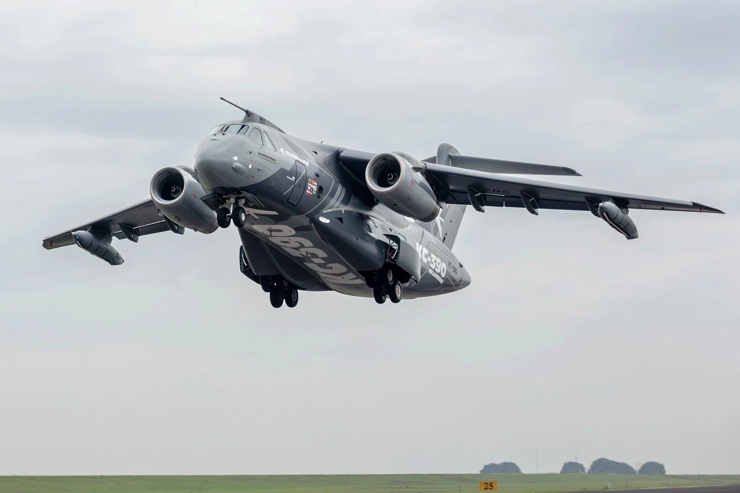 Emirados Árabes Unidos encomendam até 20 Embraer C-390