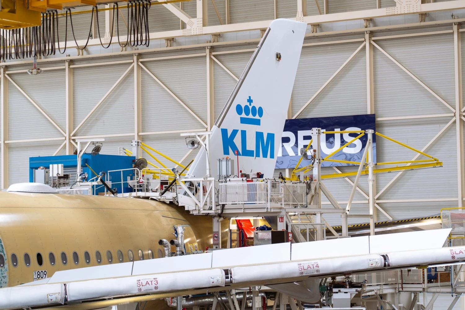 O primeiro A350 da KLM na linha de montagem em Toulouse.