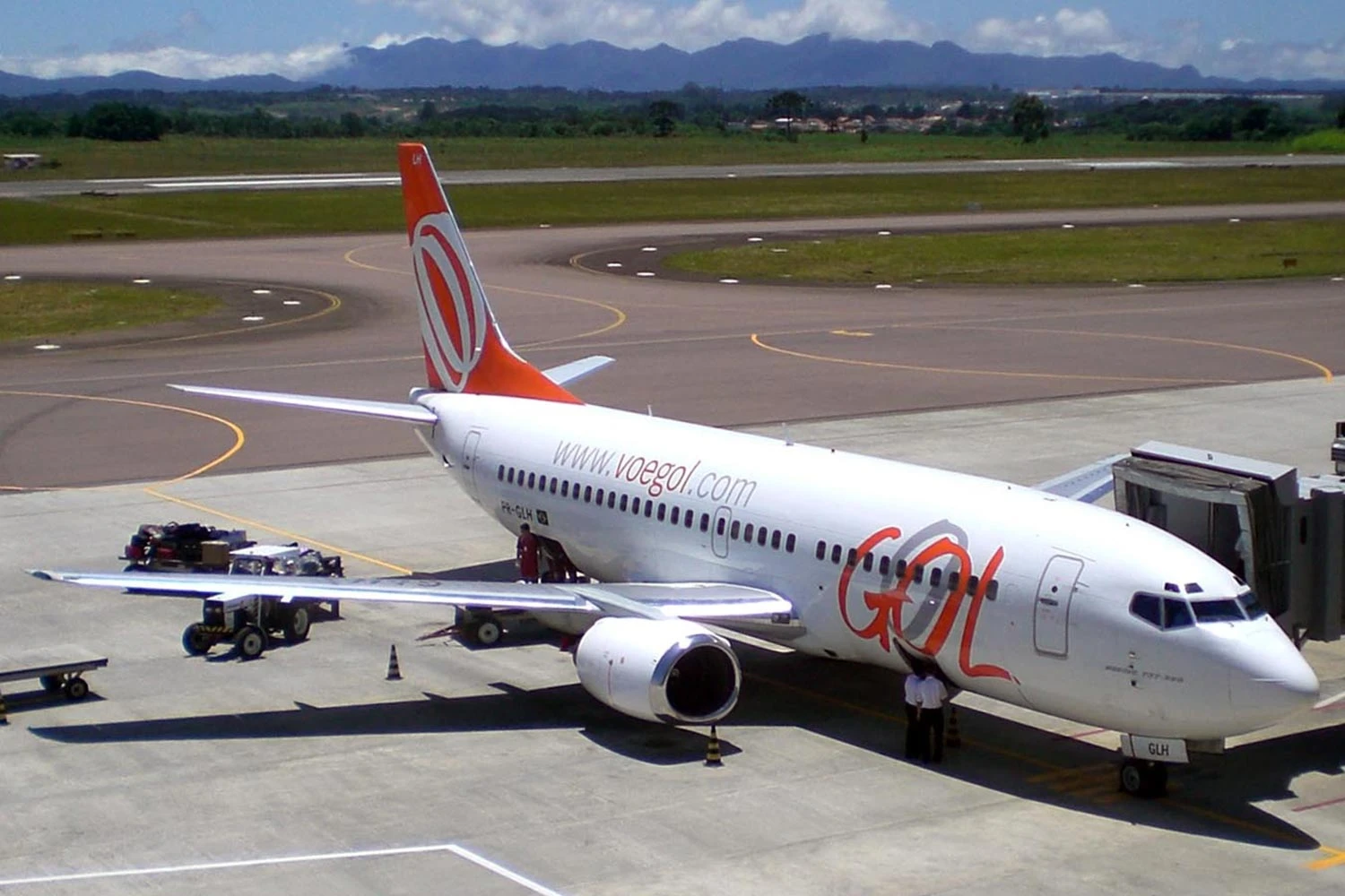 PR-GLH, um dos 15 737-300 da Gol (Morio)