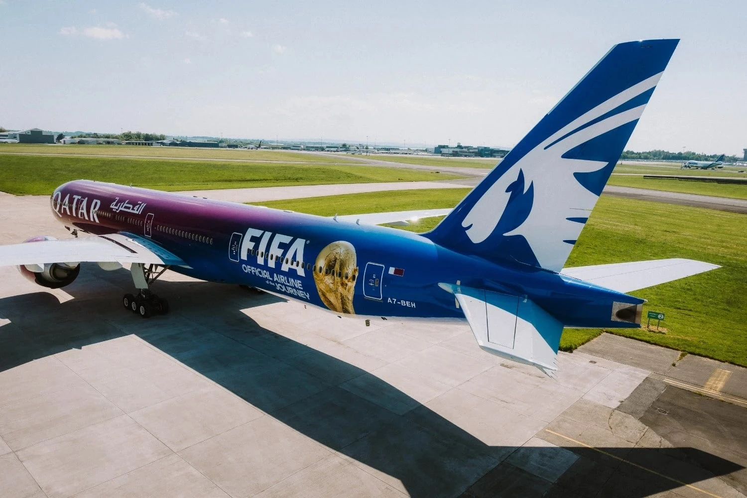 Qatar Airways apresenta pintura da Copa do Mundo 2026 em 777-300ER