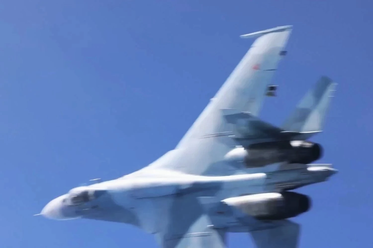 Reino Unido divulga vídeo de interceptação perigosa de caças russos