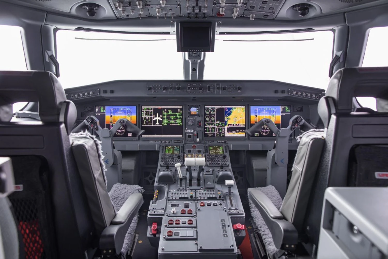 Cockpit do E195-E2 (LATAM)