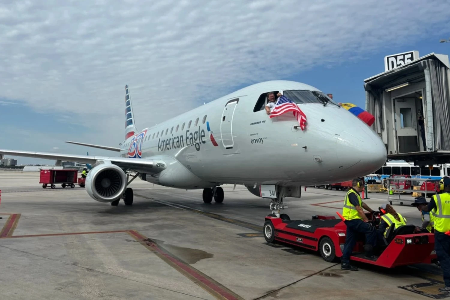 American Airlines retoma voos para a Venezuela com Embraer comemorativo