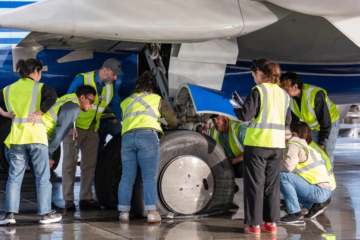 Engenheiros da Boeing avaliam teste de frenagem com o 737 MAX 10 (Boeing)