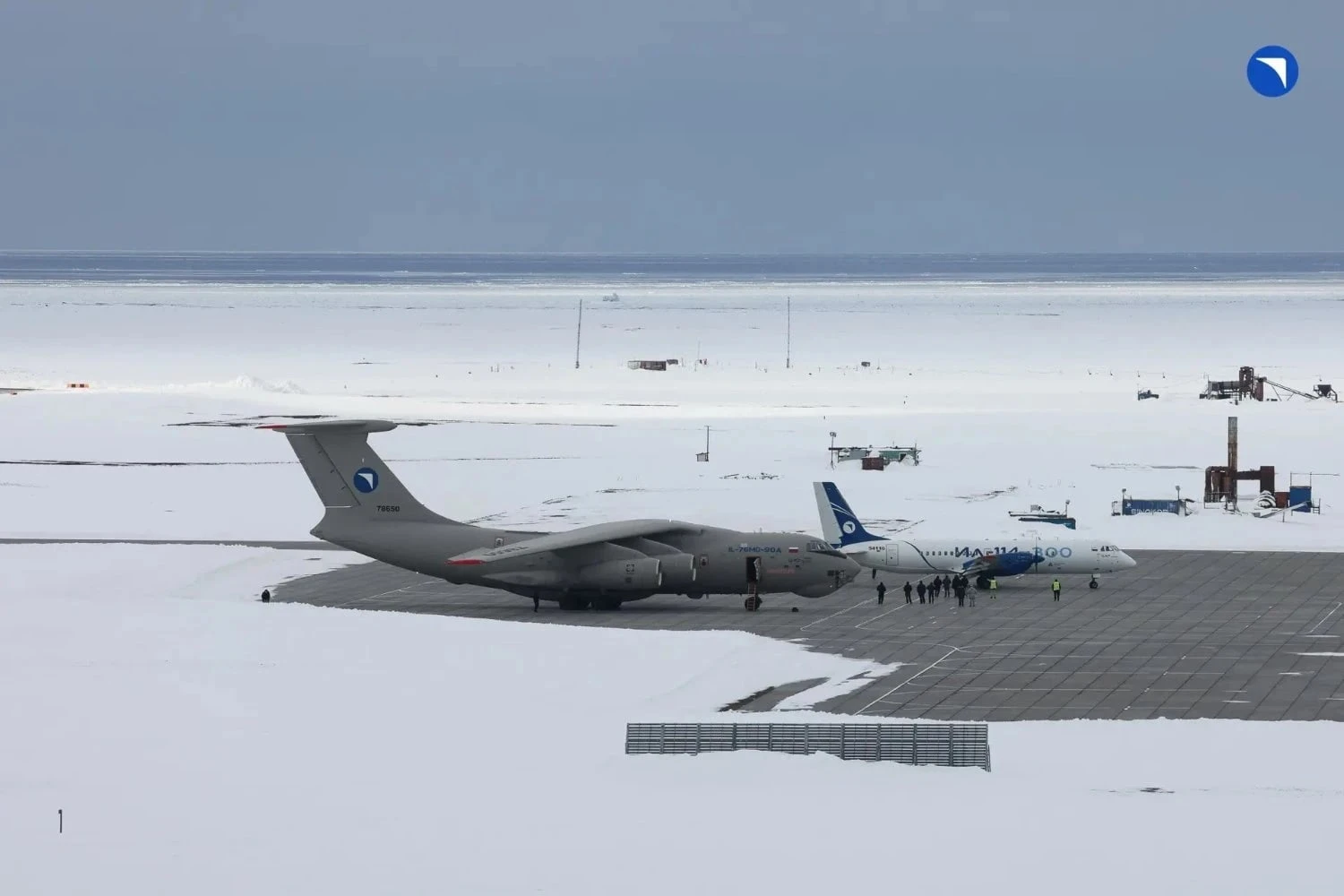Il-114-300 e Il-76 (UAC)