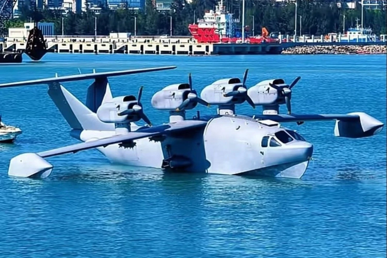 “Navio-avião” chinês ressurge com equipamentos militares