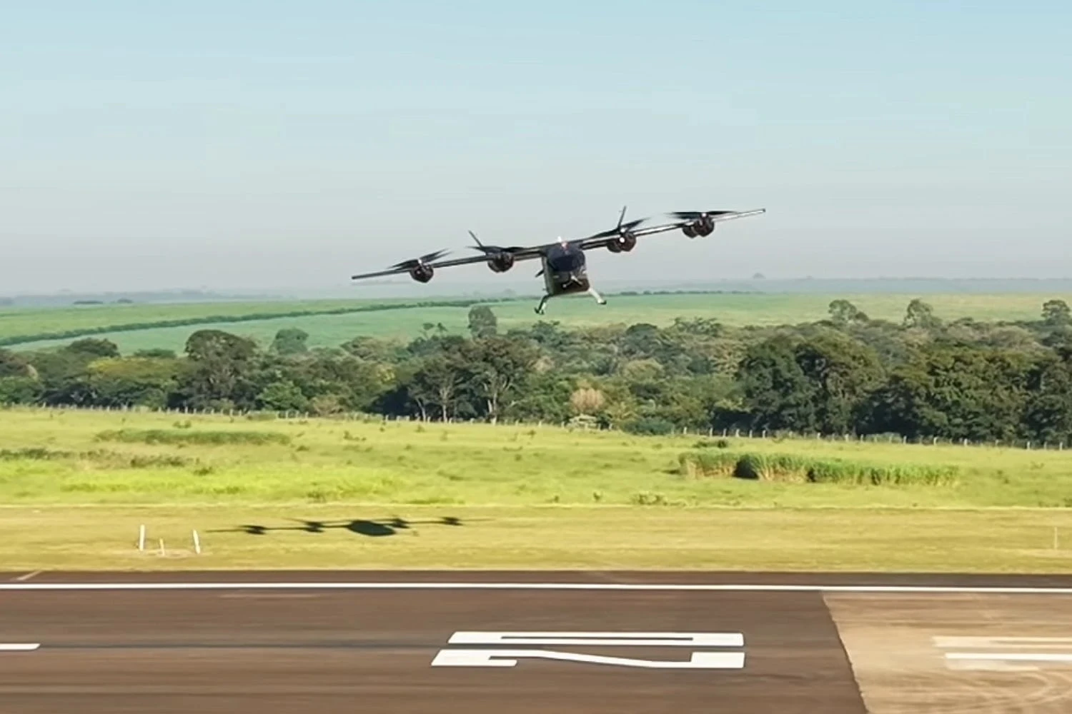Protótipo eVTOL da Eve durante os testes (Eve)
