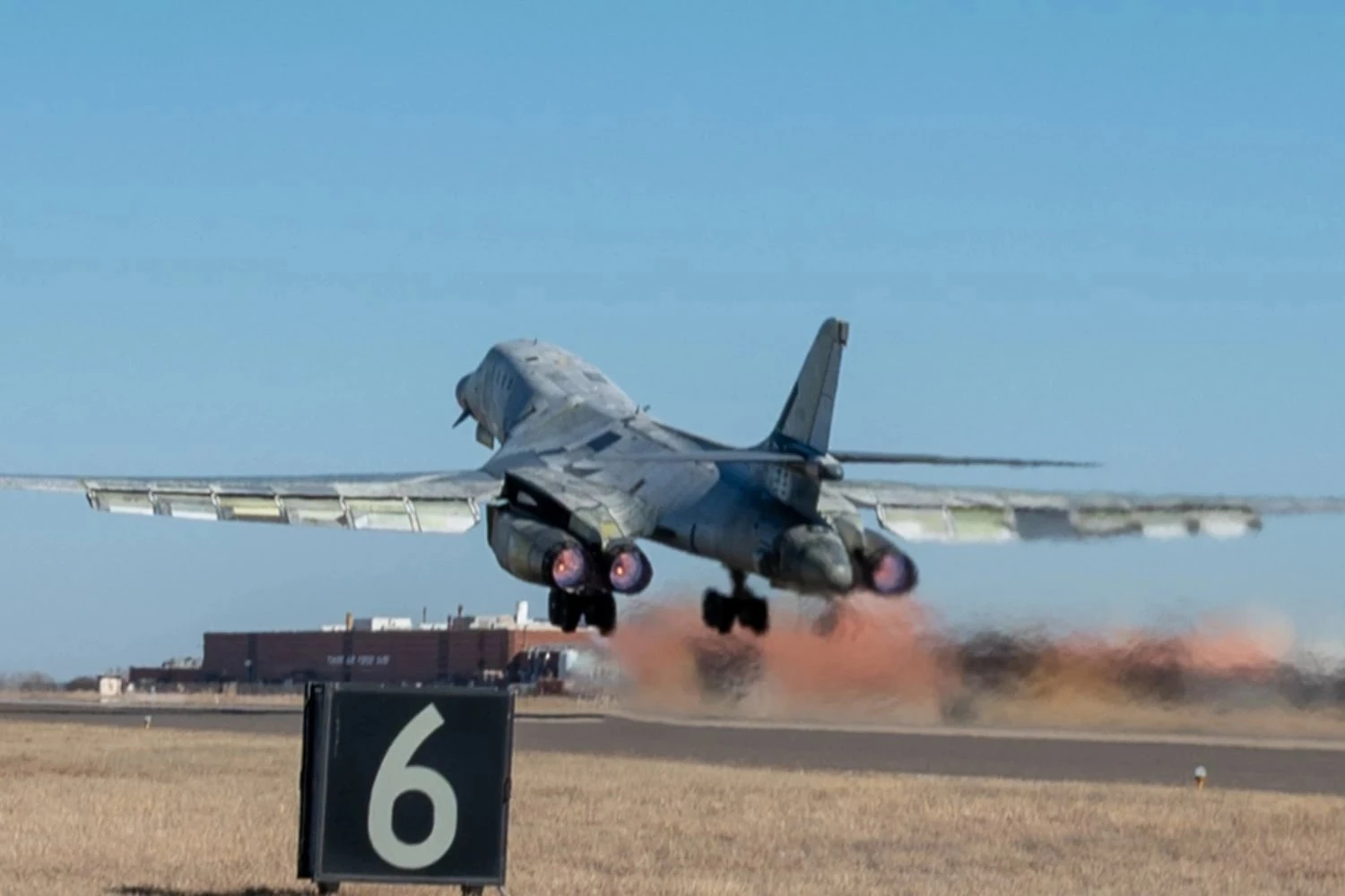 Força Aérea dos EUA ressuscita bombardeiro B-1B que estava parado há cinco anos