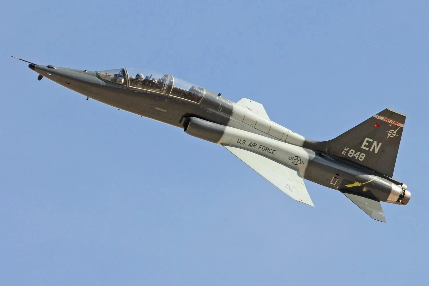 USAF libera operação do jato T-38 Talon após inspeções em toda a frota