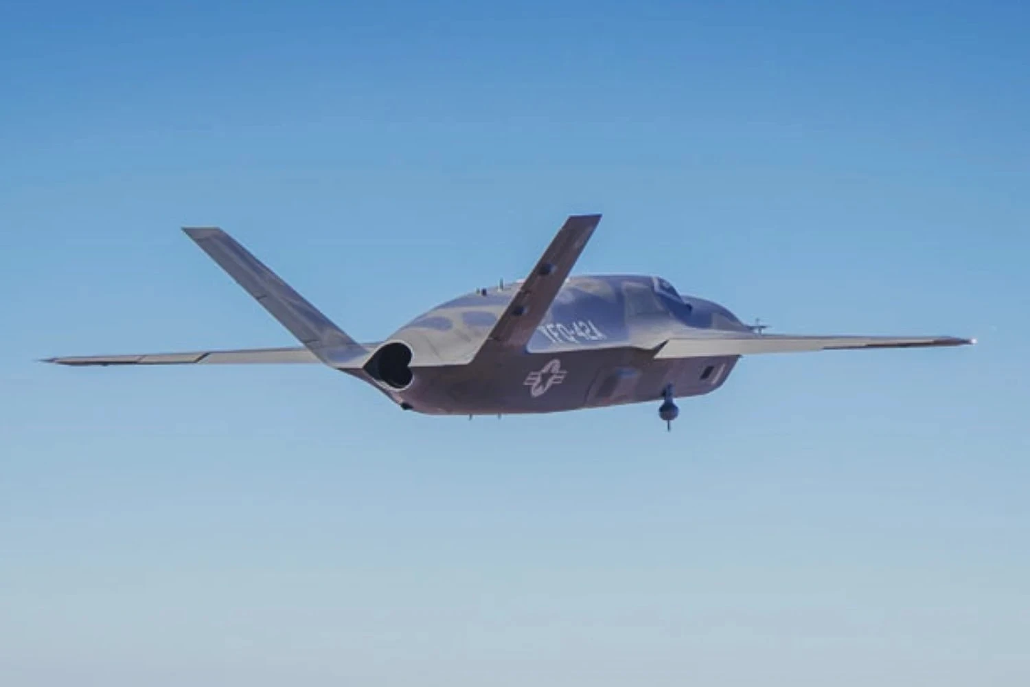 General Atomics retoma testes de voo do drone YFQ-42A após acidente em abril