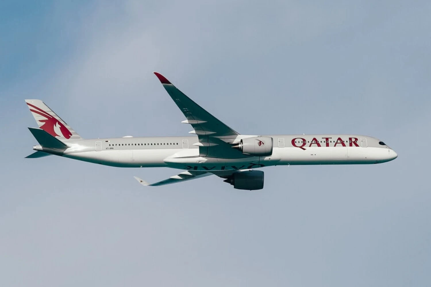 Qatar Airways amplia ponte aérea entre Doha e Dubai com cinco voos diários com widebodies