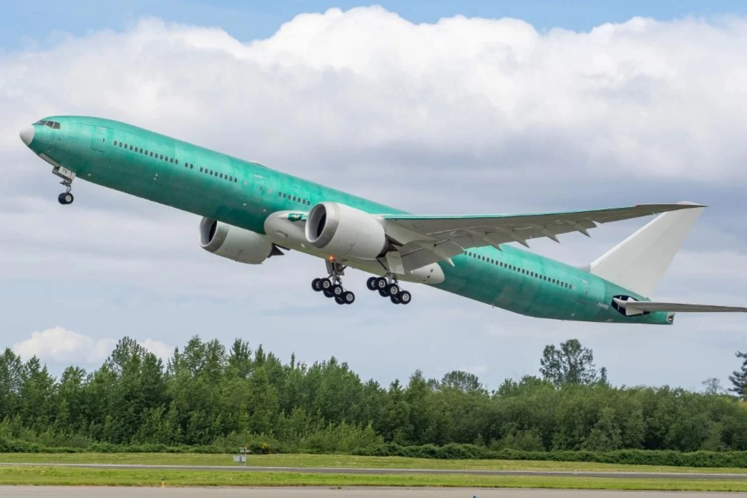 Certificação do Boeing 777-9 deve ficar para 2027, diz chefe da FAA