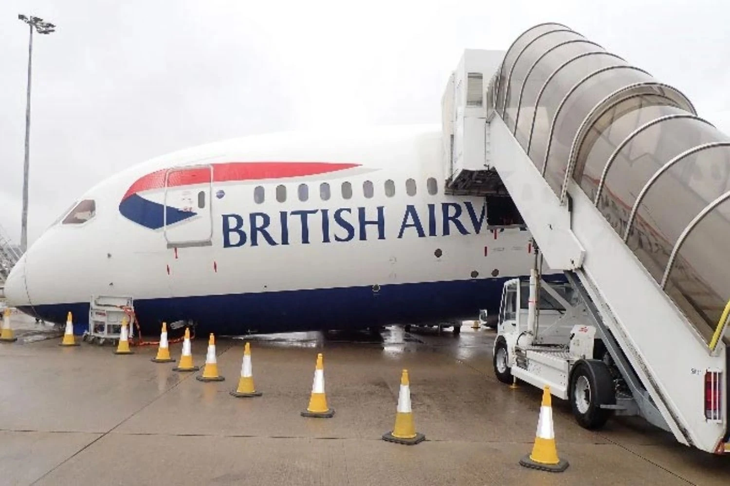British Airways Boeing 787 que teve seu trem de pouso dianteiro colapsado em Heathrow em junho de 2021 (AAIB)