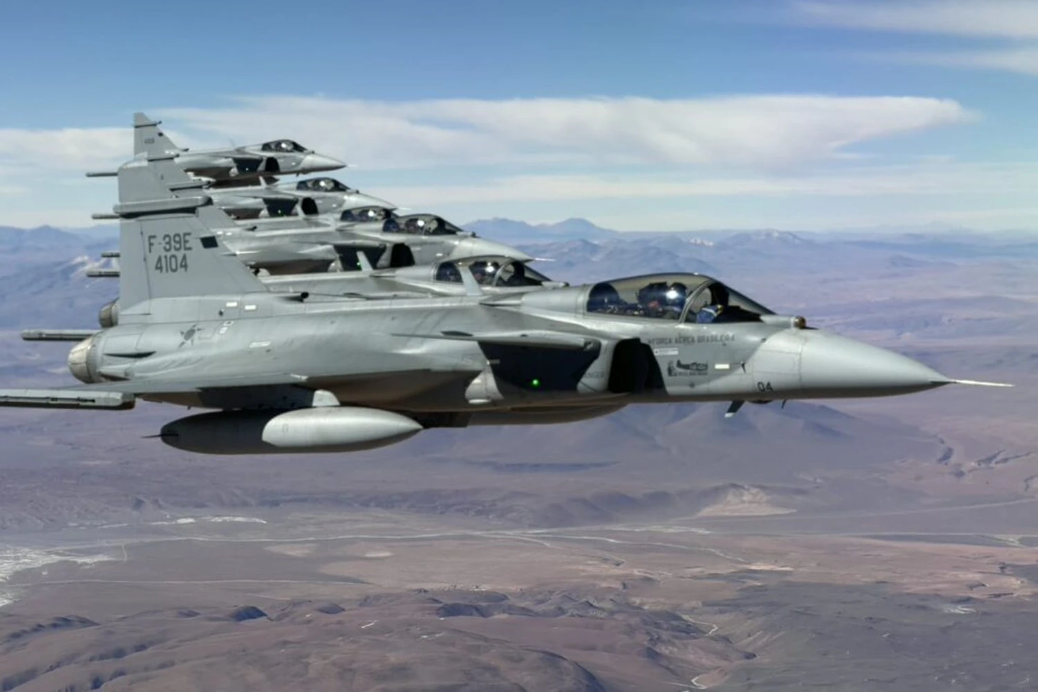 FAB envia mais da metade da frota de caças Gripen para exercício internacional no Chile