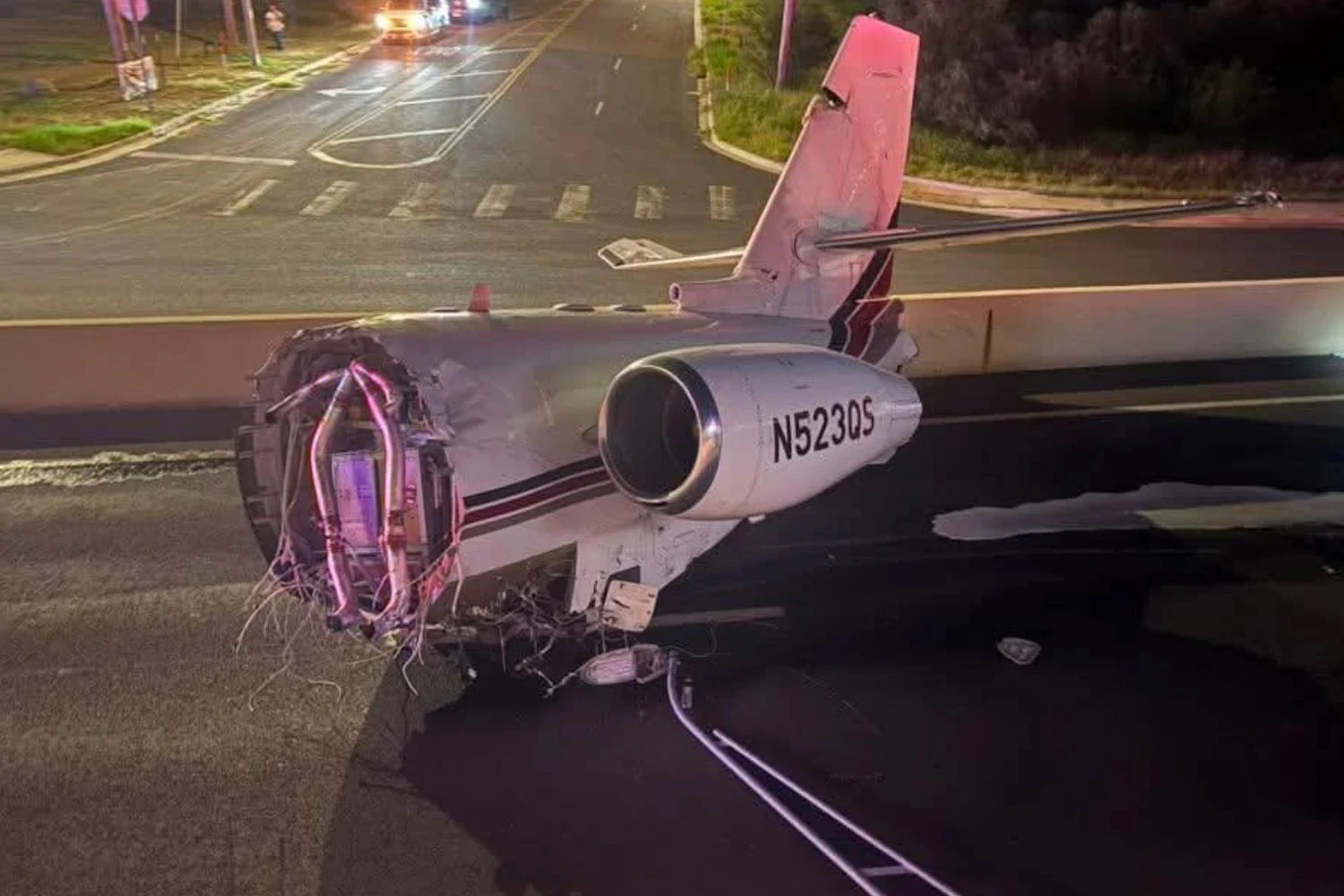 Cauda e parte do fuselagem do Cessna Latitude que fez um pouso de emergência em Laredo (Social media)