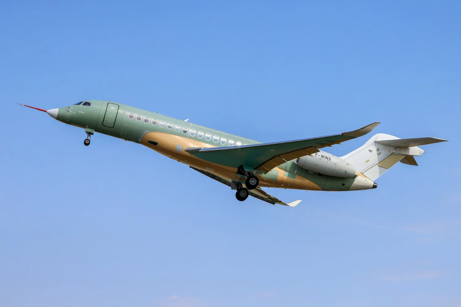 Falcon 10X voa pela primeira vez e Dassault inicia campanha de certificação