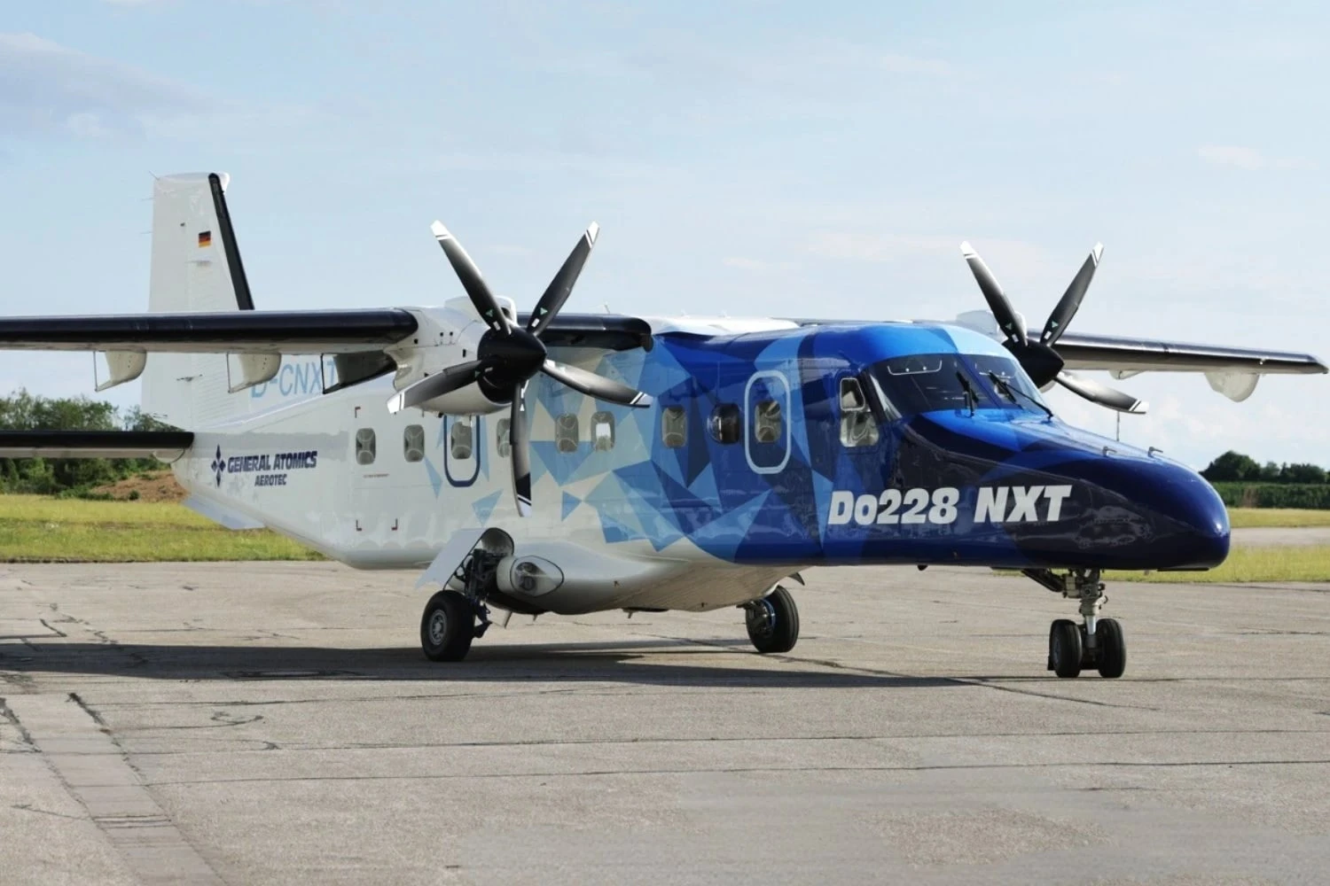 Turboélice Do228 NXT é apresentado na Alemanha