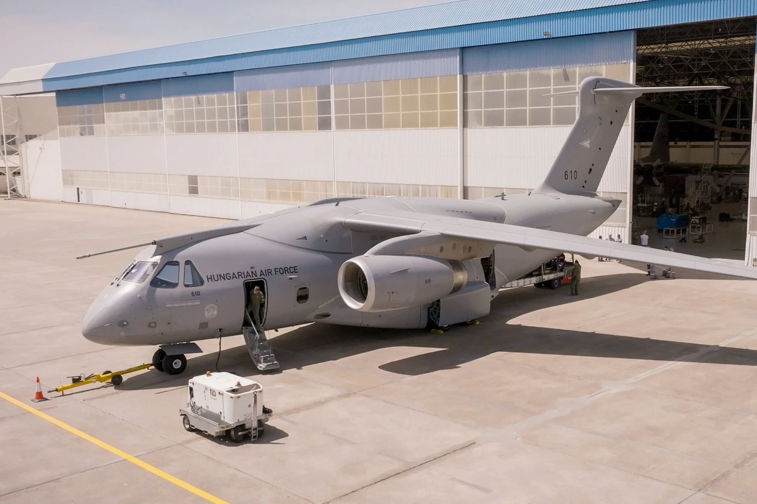 O primeiro C-390 da Hungria na OGMA