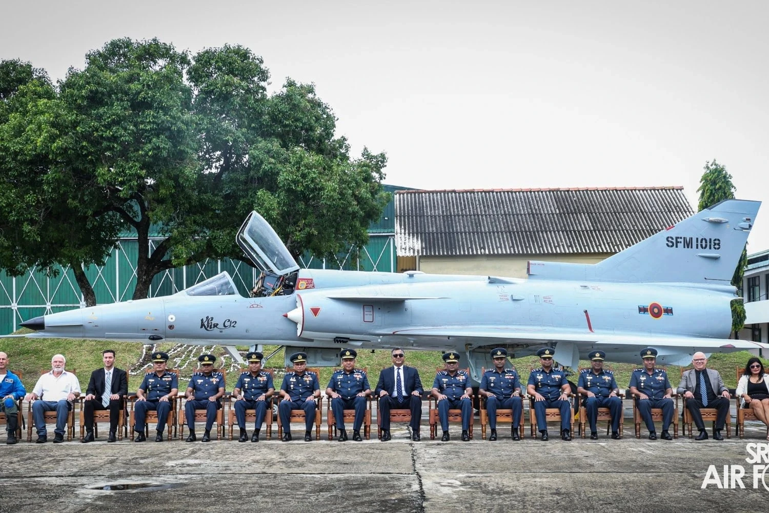 Caça Kfir modernizado do Sri Lanka realiza primeiro voo após atualização