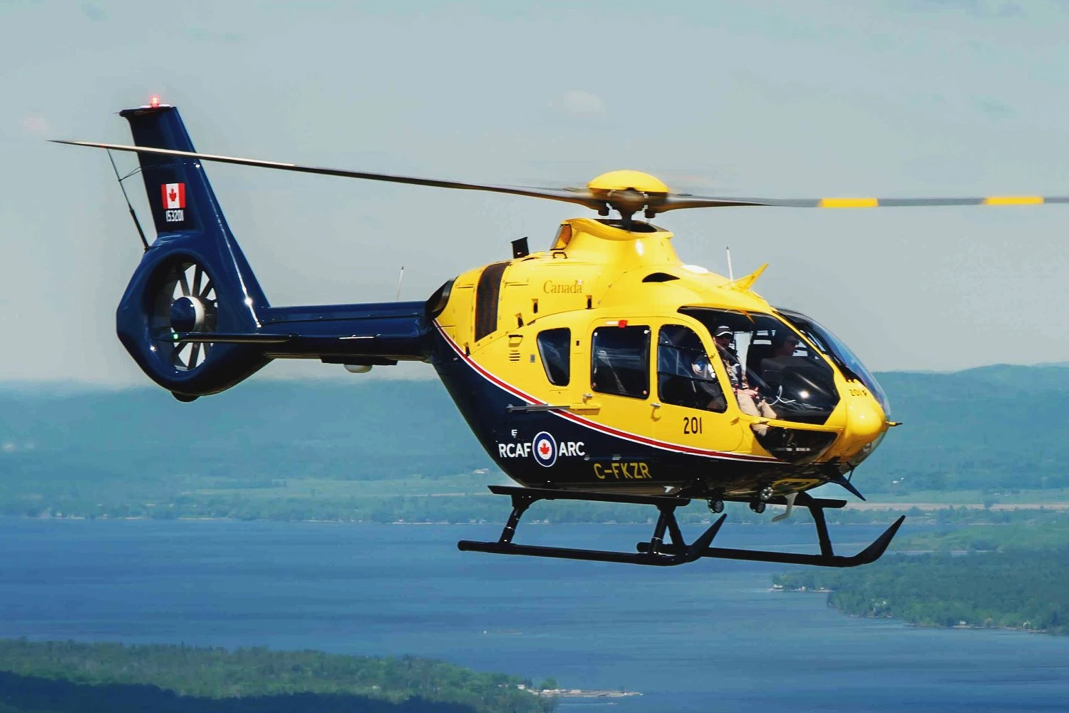 Real Força Aérea Canadense recebe primeiro helicóptero de treinamento Airbus H135