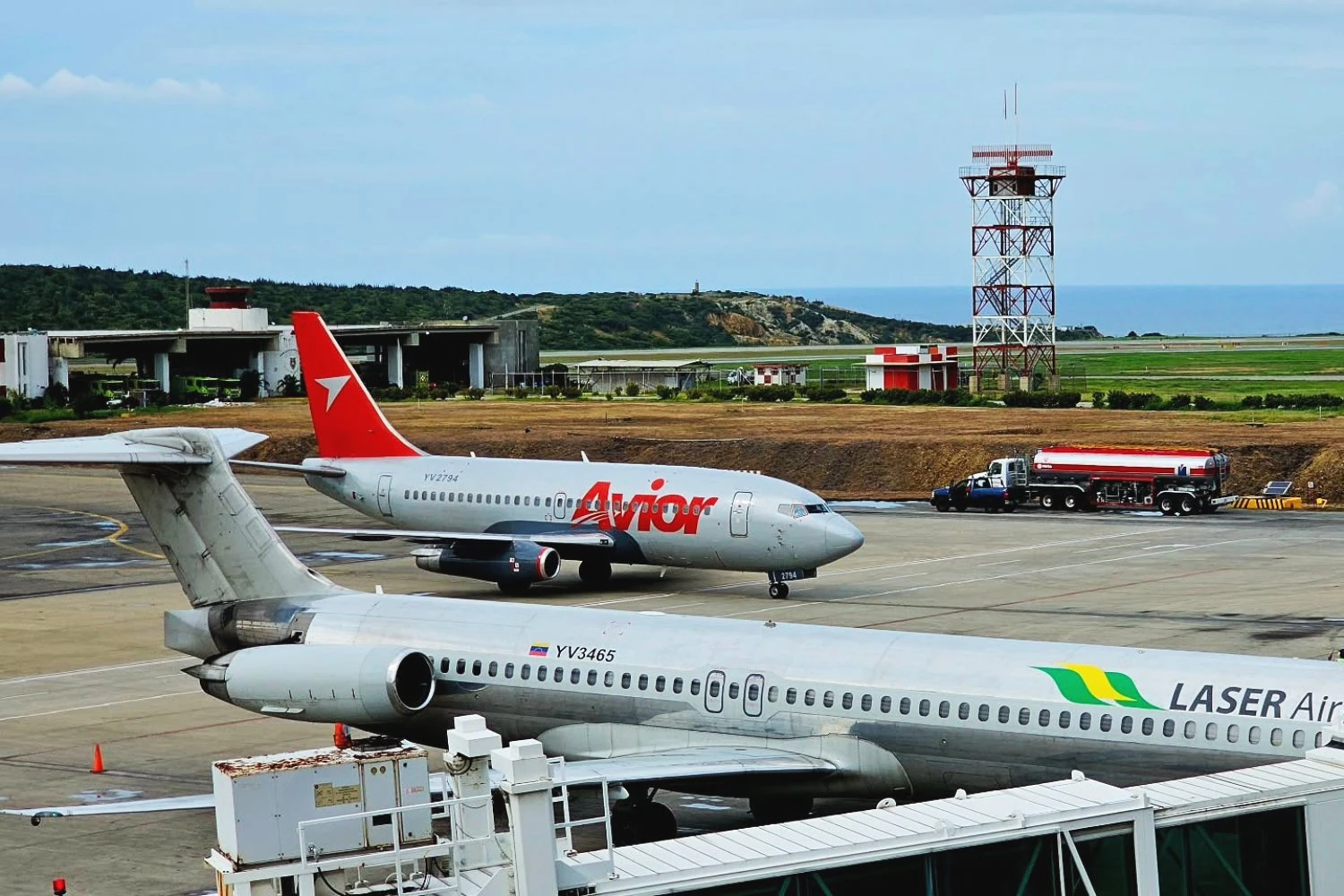 Aeroporto de Caracas suspende operações após terremotos atingirem a Venezuela