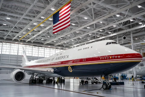 Trump apresenta o novo Air Force One 'ponte'