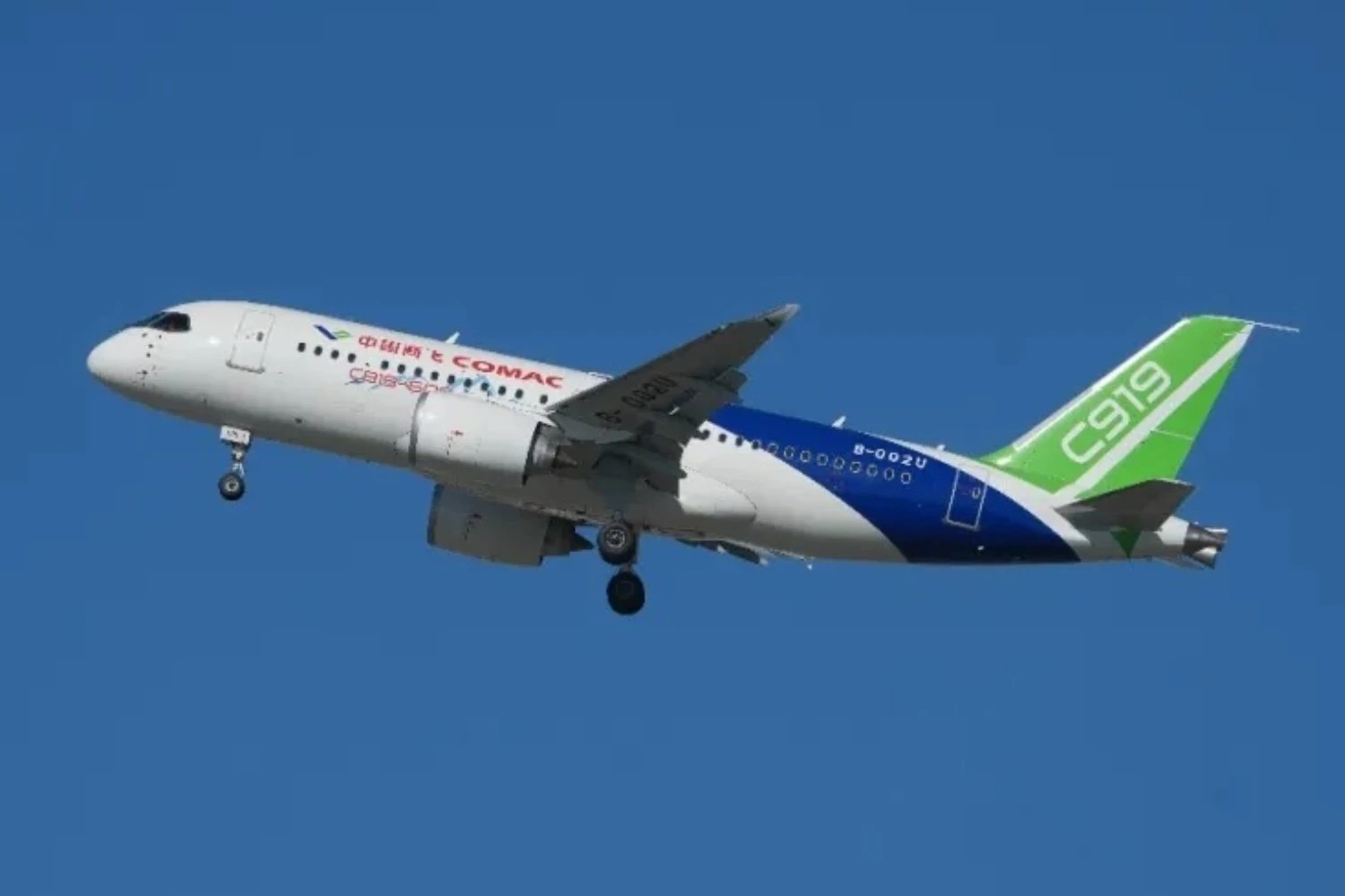 C919-600 voa pela primeira vez