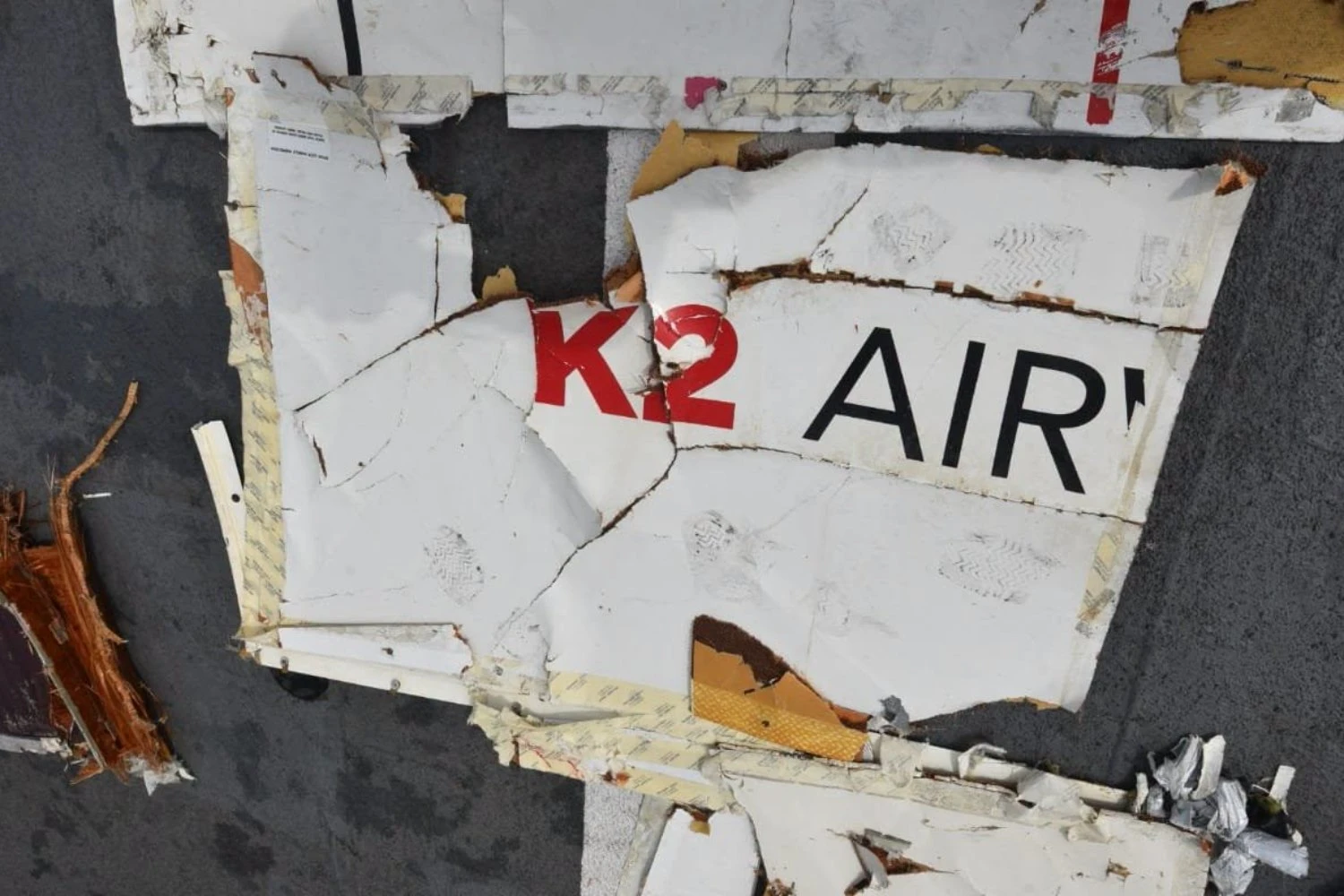 Destroços do Boeing 737 da K2 Airways