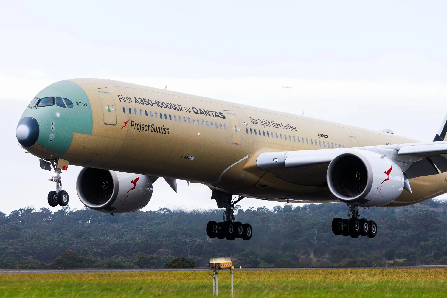 Jato A350-1000ULR da Qantas completa voo de 19 horas até a Austrália