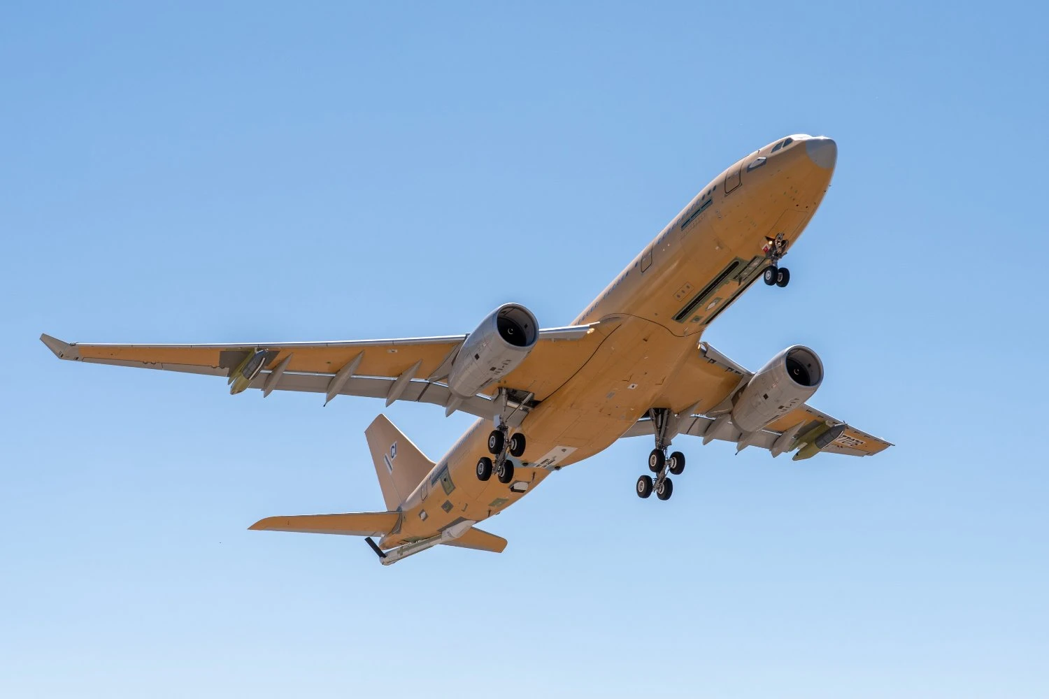 Primeiro avião-tanque MRTT do Canadá realiza voo inaugural