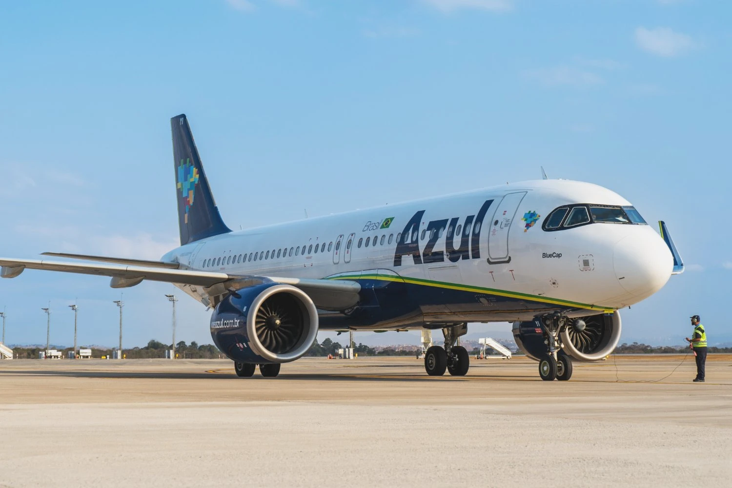 Sindicato processa Azul para tentar restabelecer transporte gratuito de tripulantes na madrugada