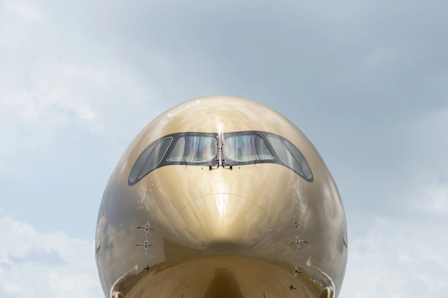 O A350-1000 dourado da STARLUX