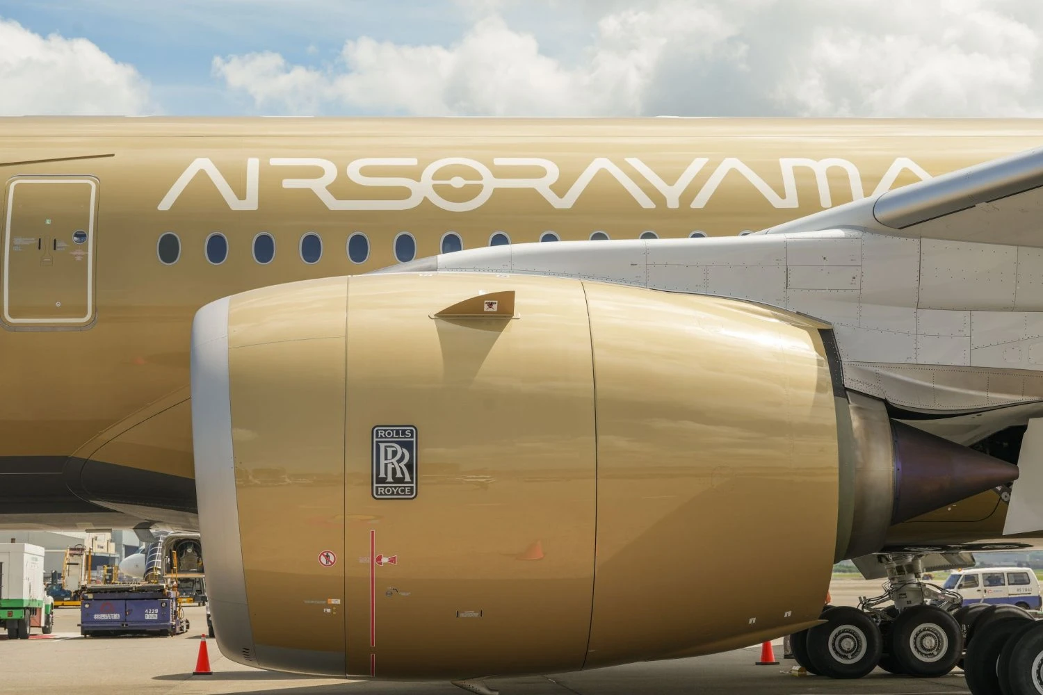 O A350-1000 dourado da STARLUX