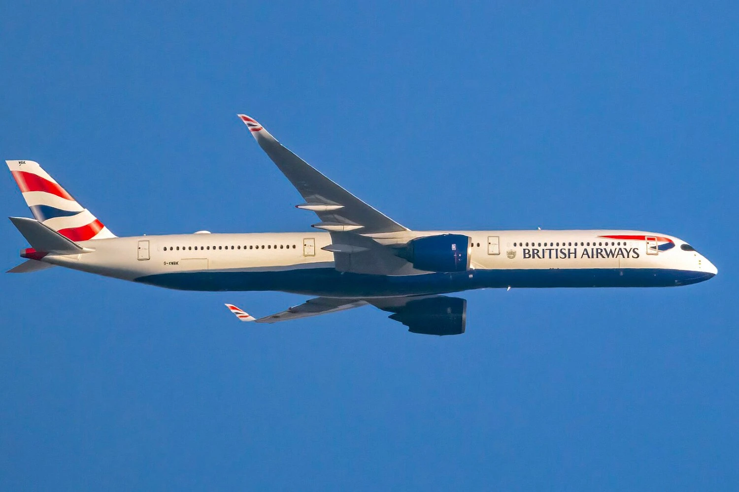 Airbus A350-1000 da British Airways volta a voar após a ser atingido na fuselagem
