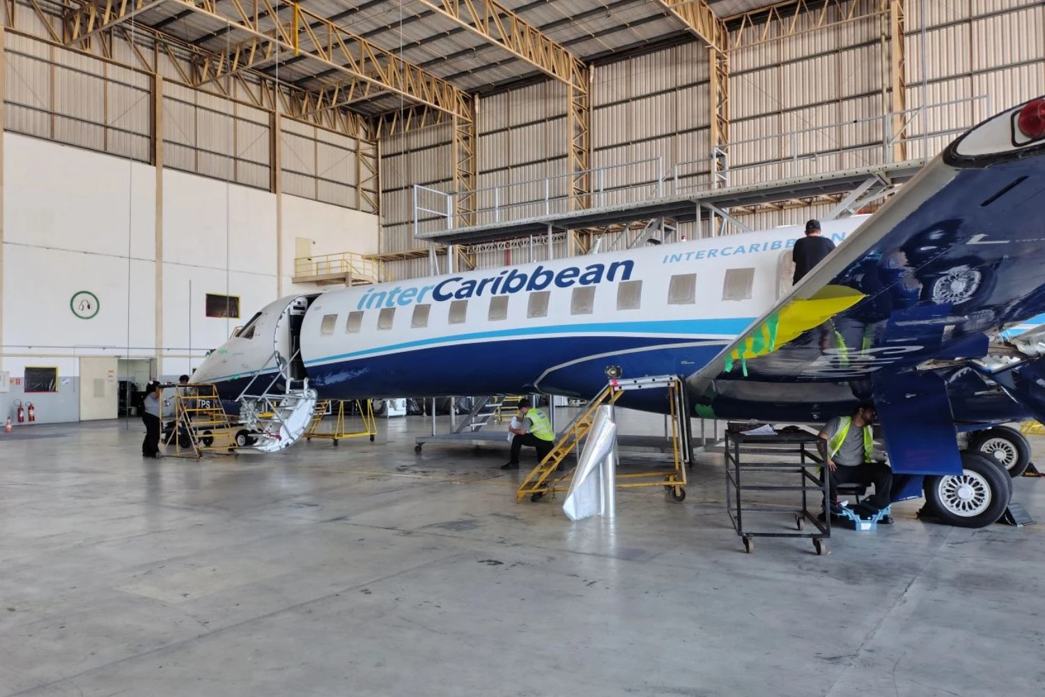 O ERJ-145 ainda com as cores da InterCaribbean